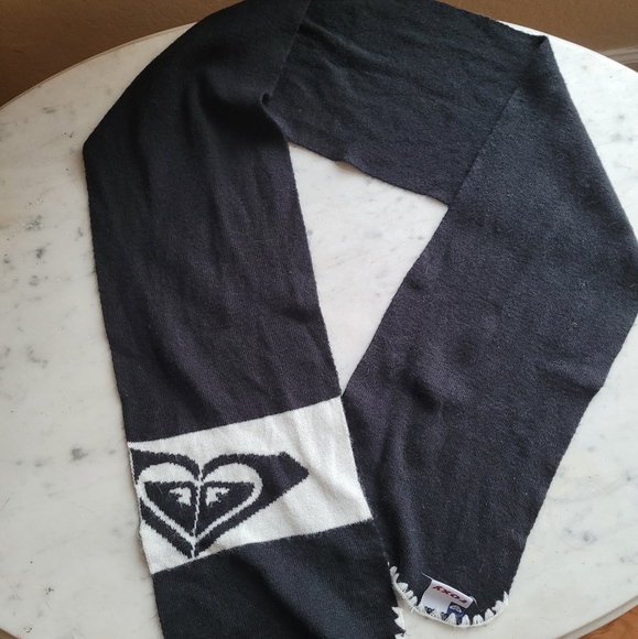 Roxy Scarf - Picture 2 of 2